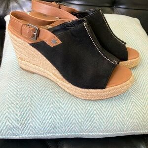 Dolcetta Selma 6.5 women’s  Black and Tan Espadrille Wedges